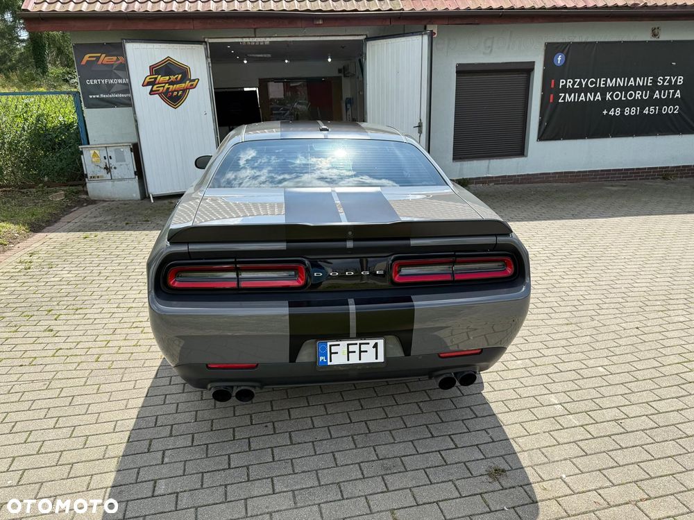 Dodge Challenger - 24