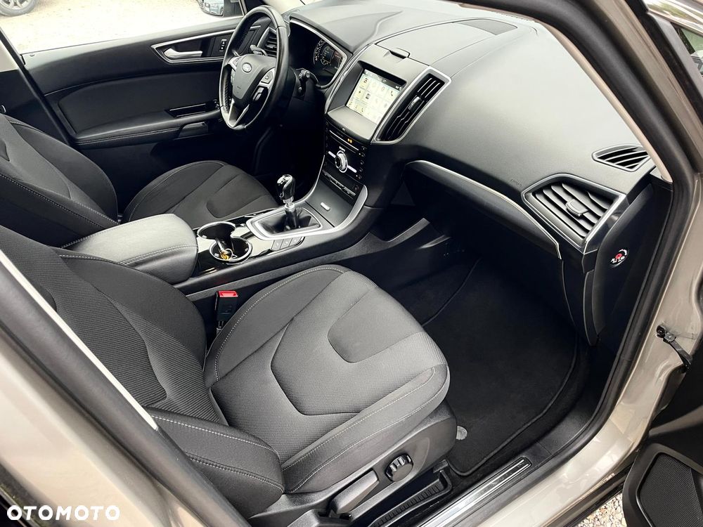 Ford S-Max - 22