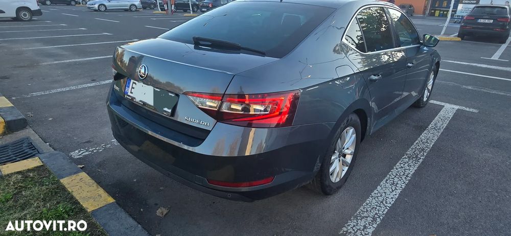 Skoda Superb 2.0 TDI DSG Ambition - 11