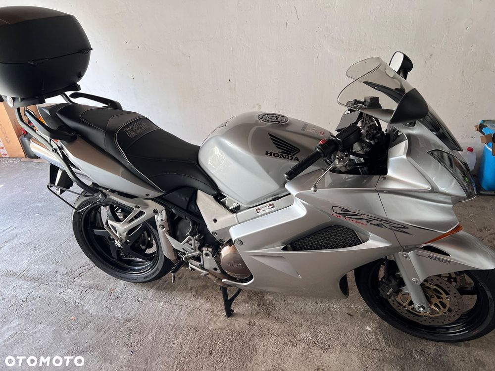 Honda VFR - 4