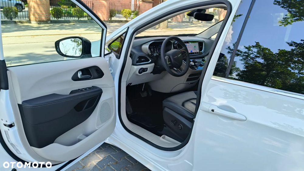 Chrysler Pacifica - 17
