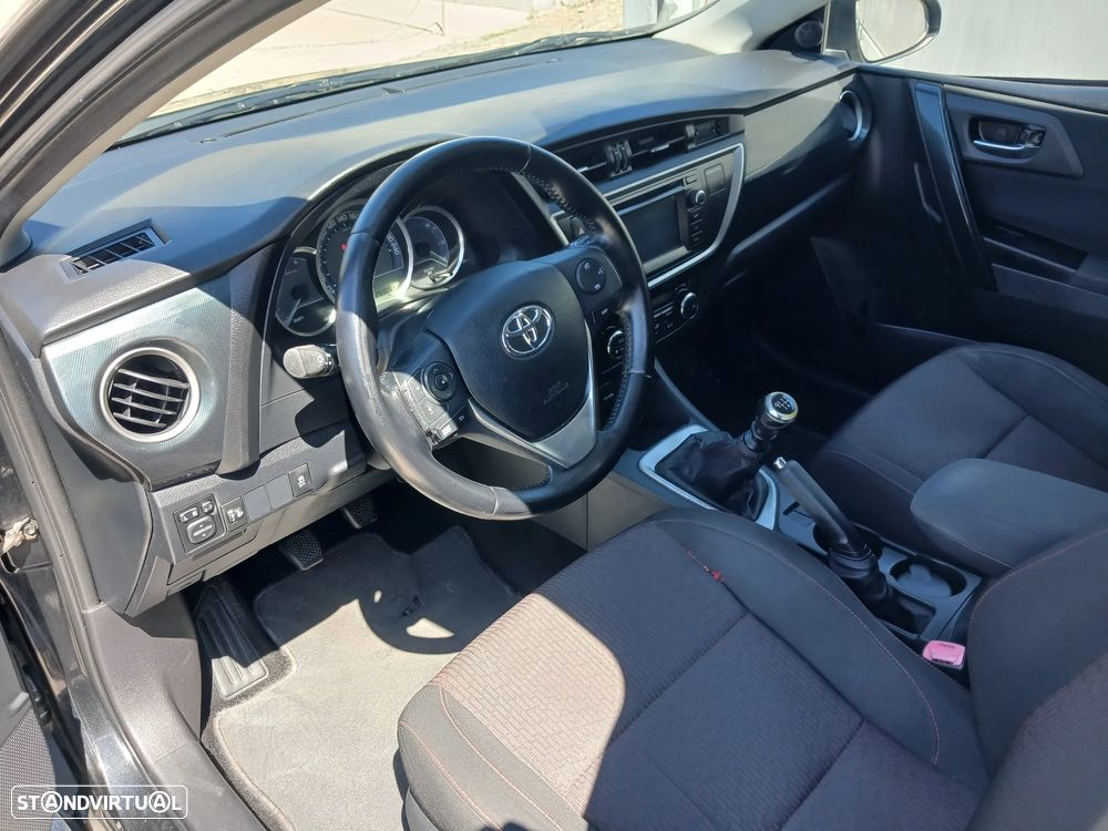 Toyota Auris Touring Sports 1.4 D-4D Com+P.Sport — fotografia 21