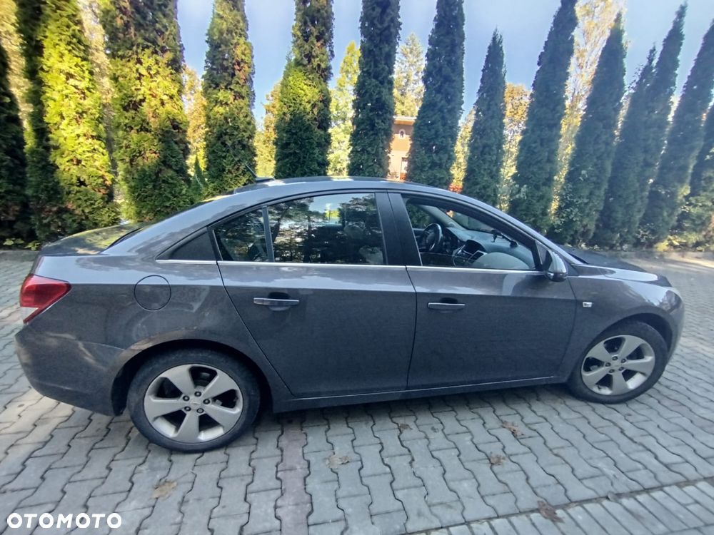 Chevrolet Cruze 2011 photo 2