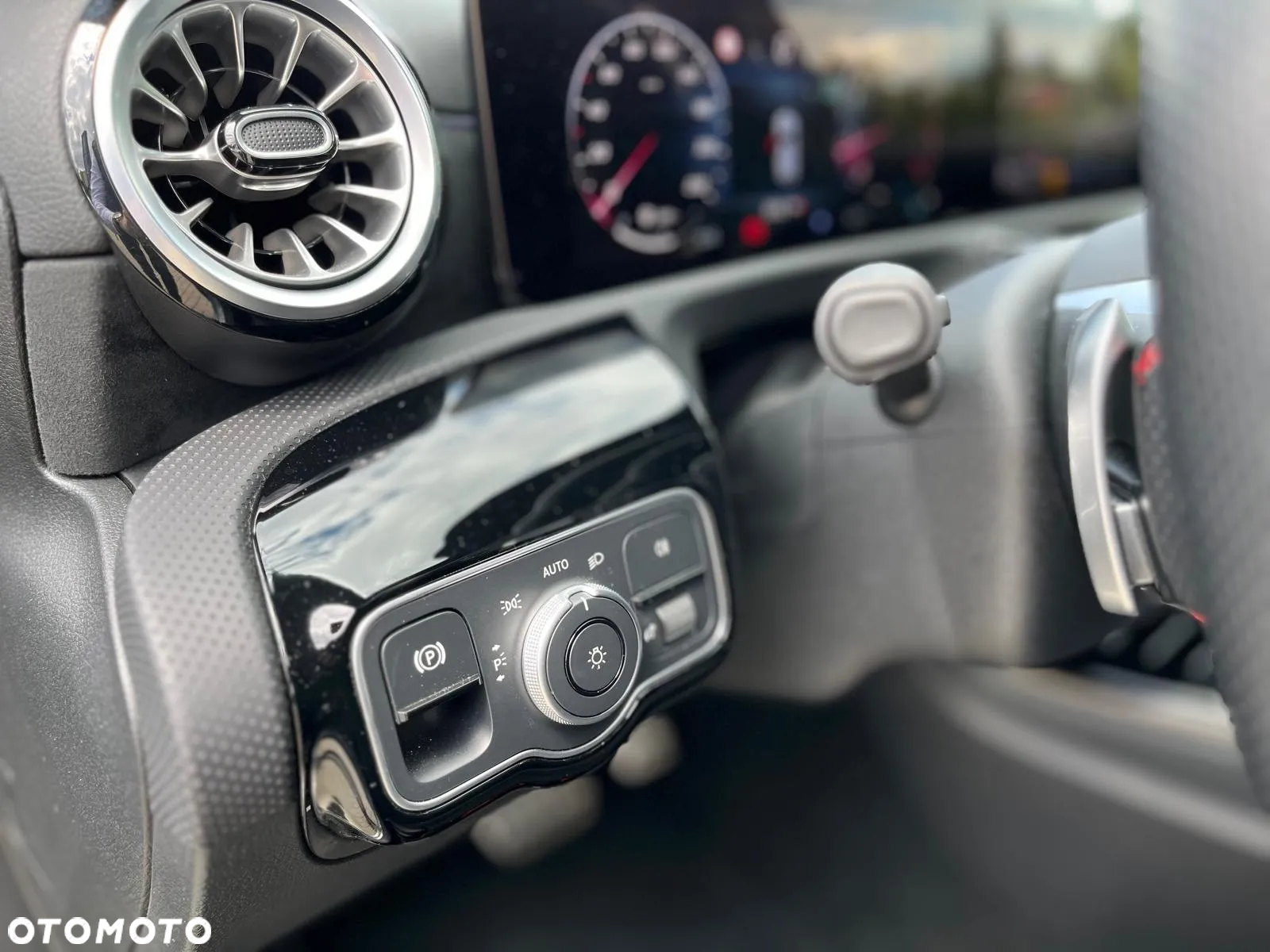 Mercedes-Benz Klasa A 220 4-Matic AMG Line 8G-DCT - 33