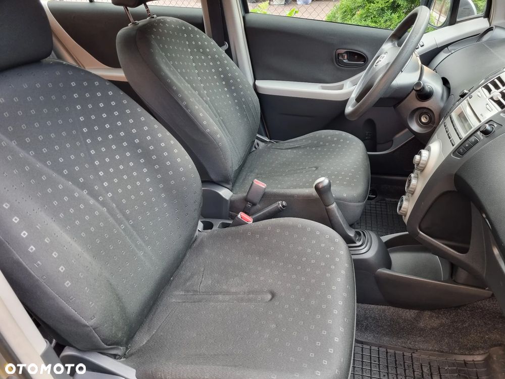 Toyota Yaris 1.3 VVT-i Cool - 12