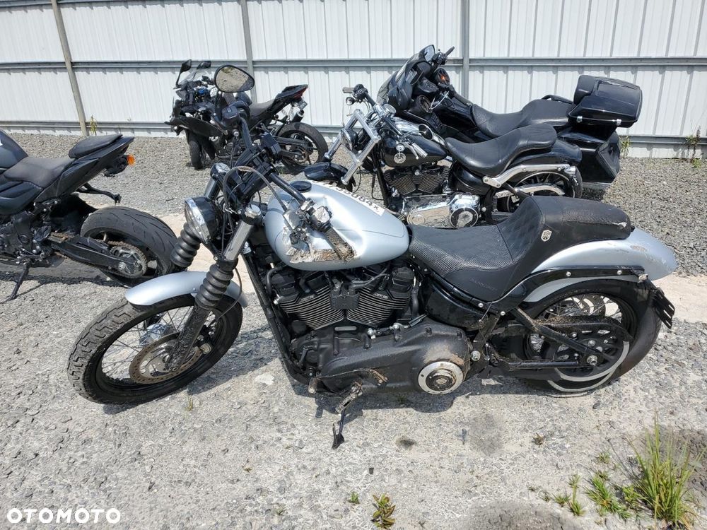 Harley-Davidson Softail Street Bob - 16