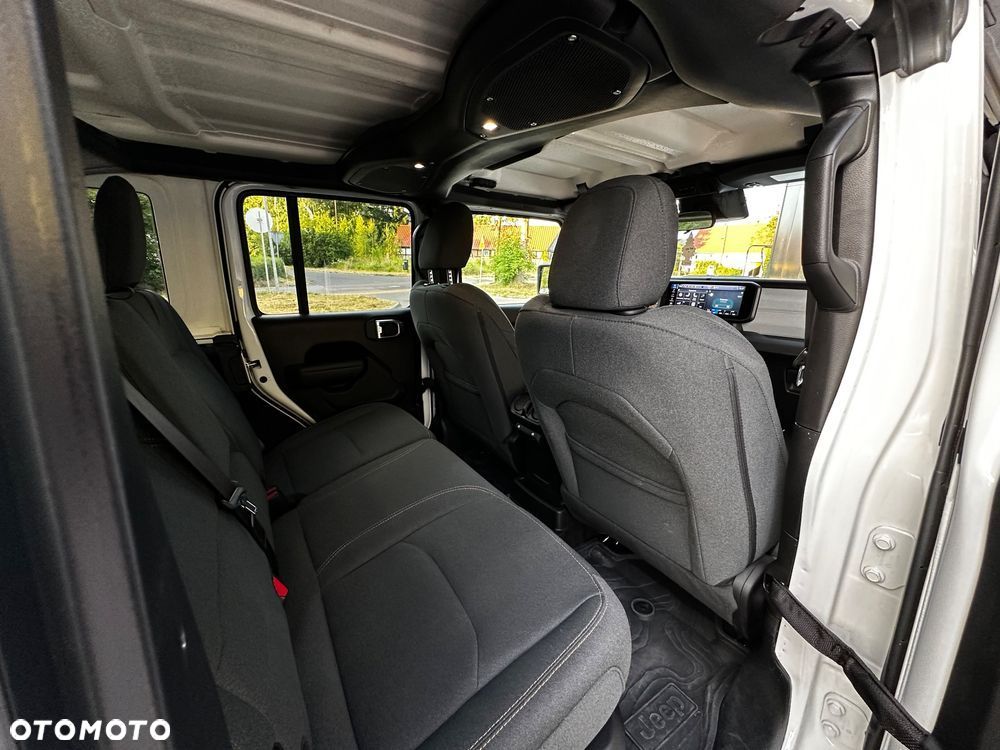 Jeep Wrangler - 16