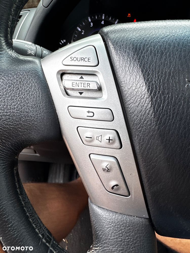 Infiniti QX80 - 27