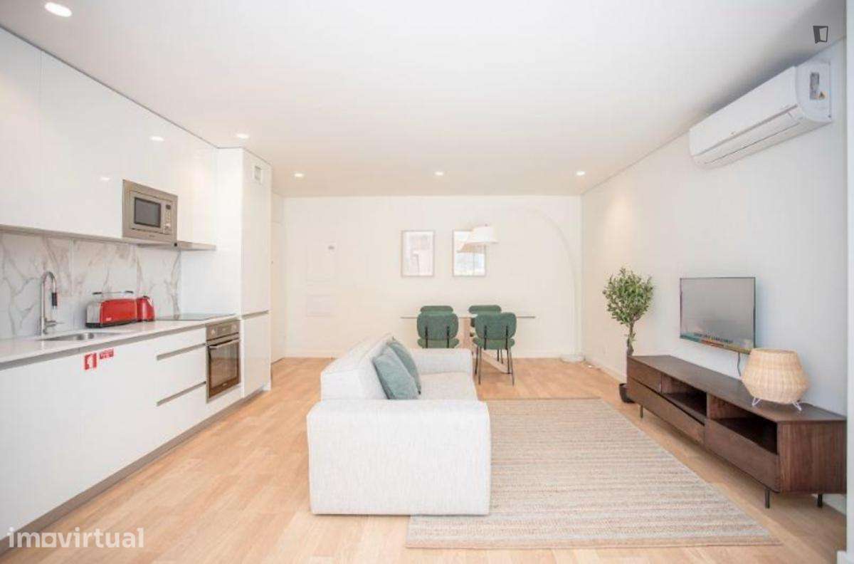 Apartamento com 1 quartos - localizado em Santo Ildefonso Porto - Grande imagem: 2/11