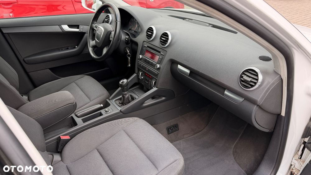 Audi A3 Sportback 1.6 TDI DPF Attraction - 8