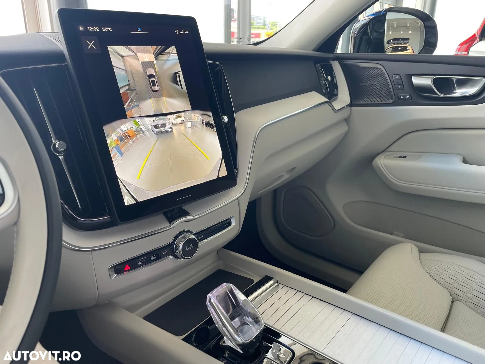 Volvo XC 60 B5 AT AWD MHEV Plus Dark - 14