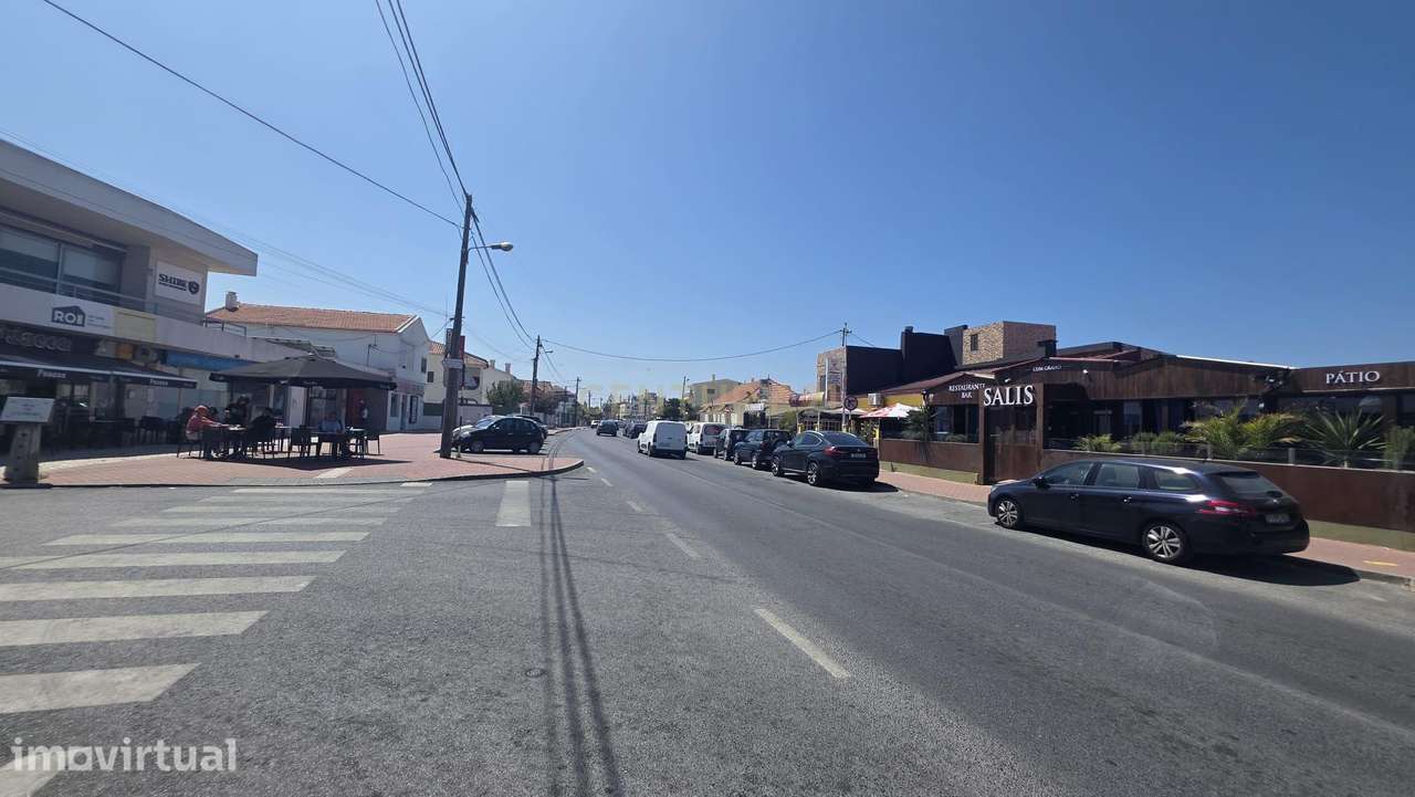 Pastelaria Cafe e Jogos Santa Casa no centro da Charneca de Caparica - Grande imagem: 3/6