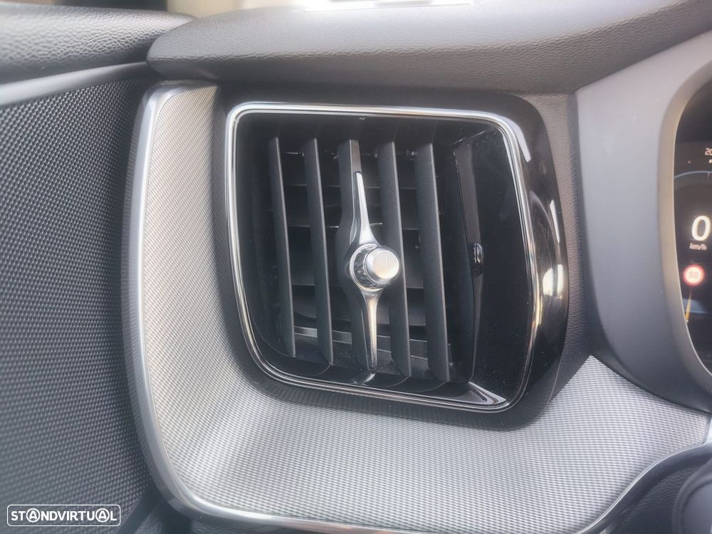 Volvo XC 60 2.0 B4 Plus Bright - 31