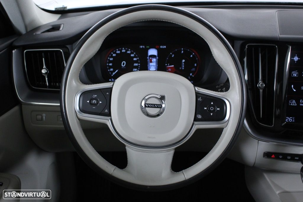 Volvo XC 60 2.0 D4 Momentum Geartronic - 19