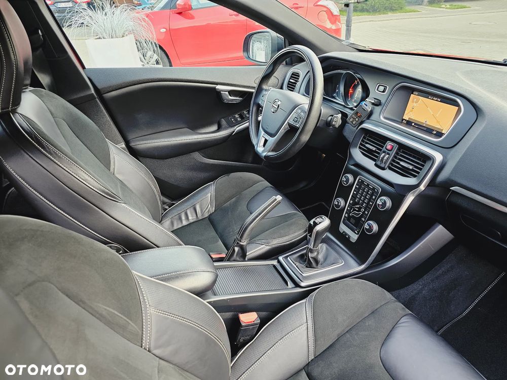 Volvo V40 D2 Drive-E R-Design Momentum - 31