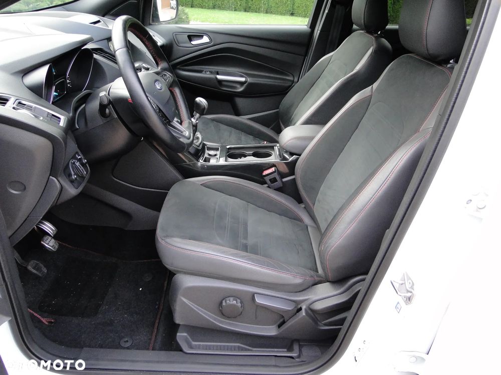 Ford Kuga 1.5 EcoBoost FWD ST-Line X - 13