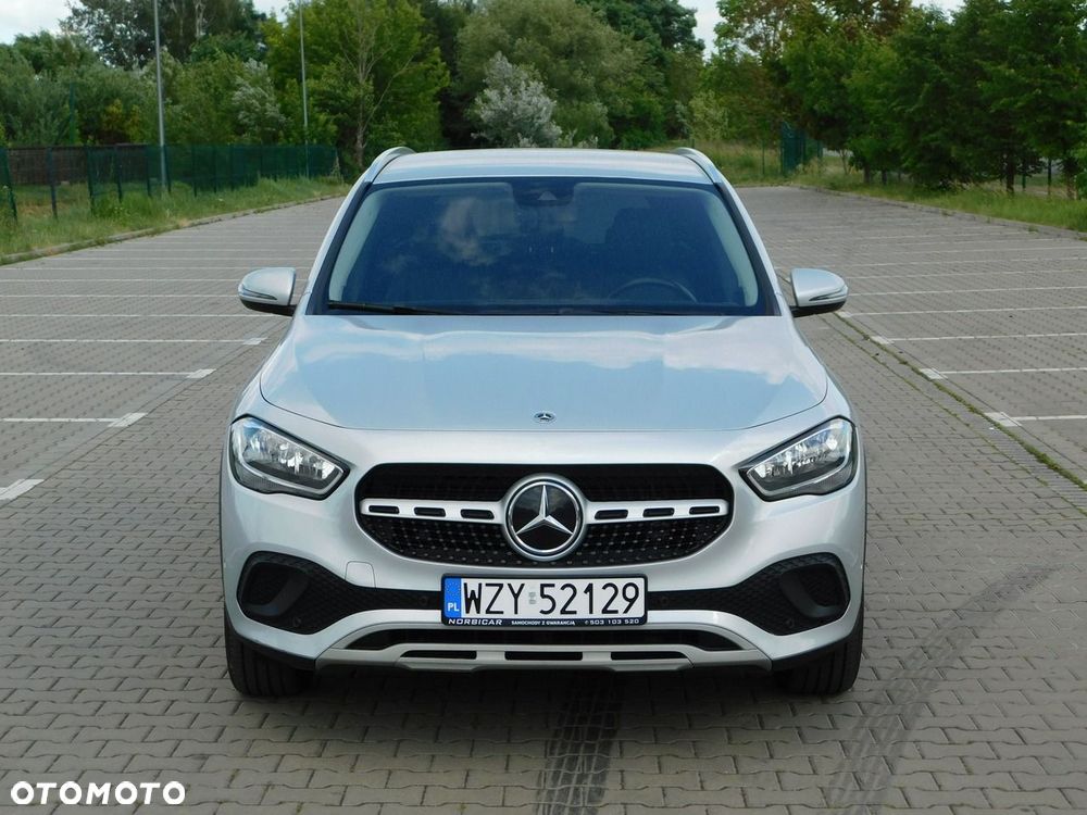 Mercedes-Benz GLA - 33