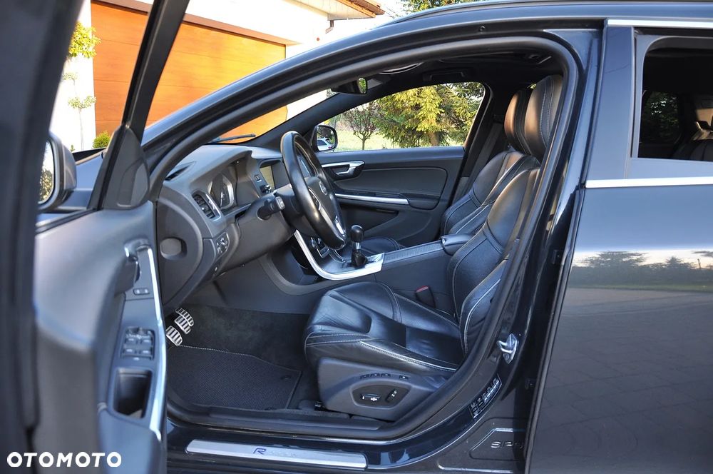 Volvo V60 D5 R-Design - 18