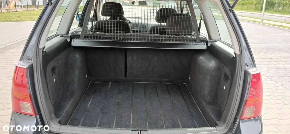 Volkswagen Golf 1.9 TDI Comfortline - 27