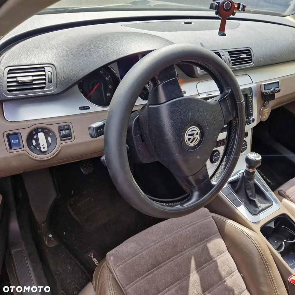 Volkswagen Passat 2.0 FSI Individual - 2