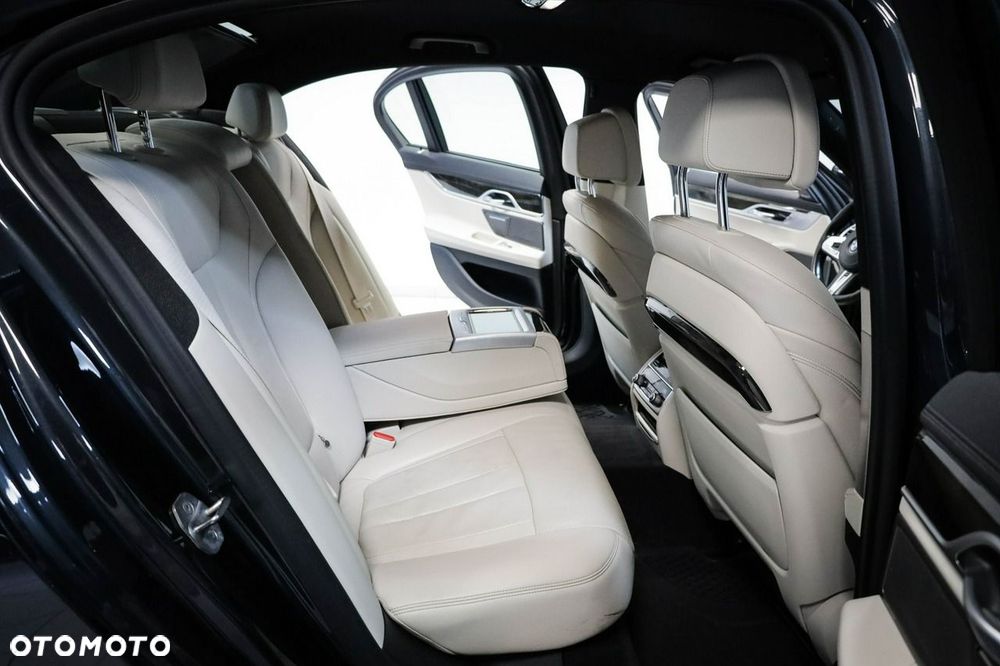 BMW Seria 7 - 28