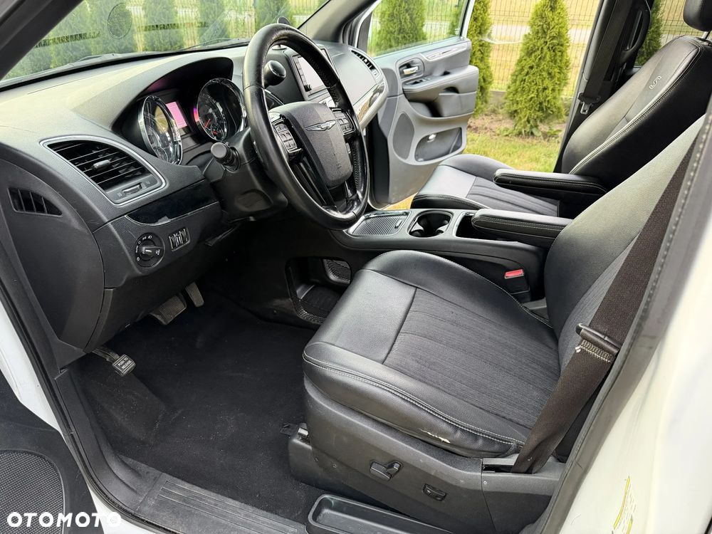 Chrysler Town & Country 3.6 Limited - 24