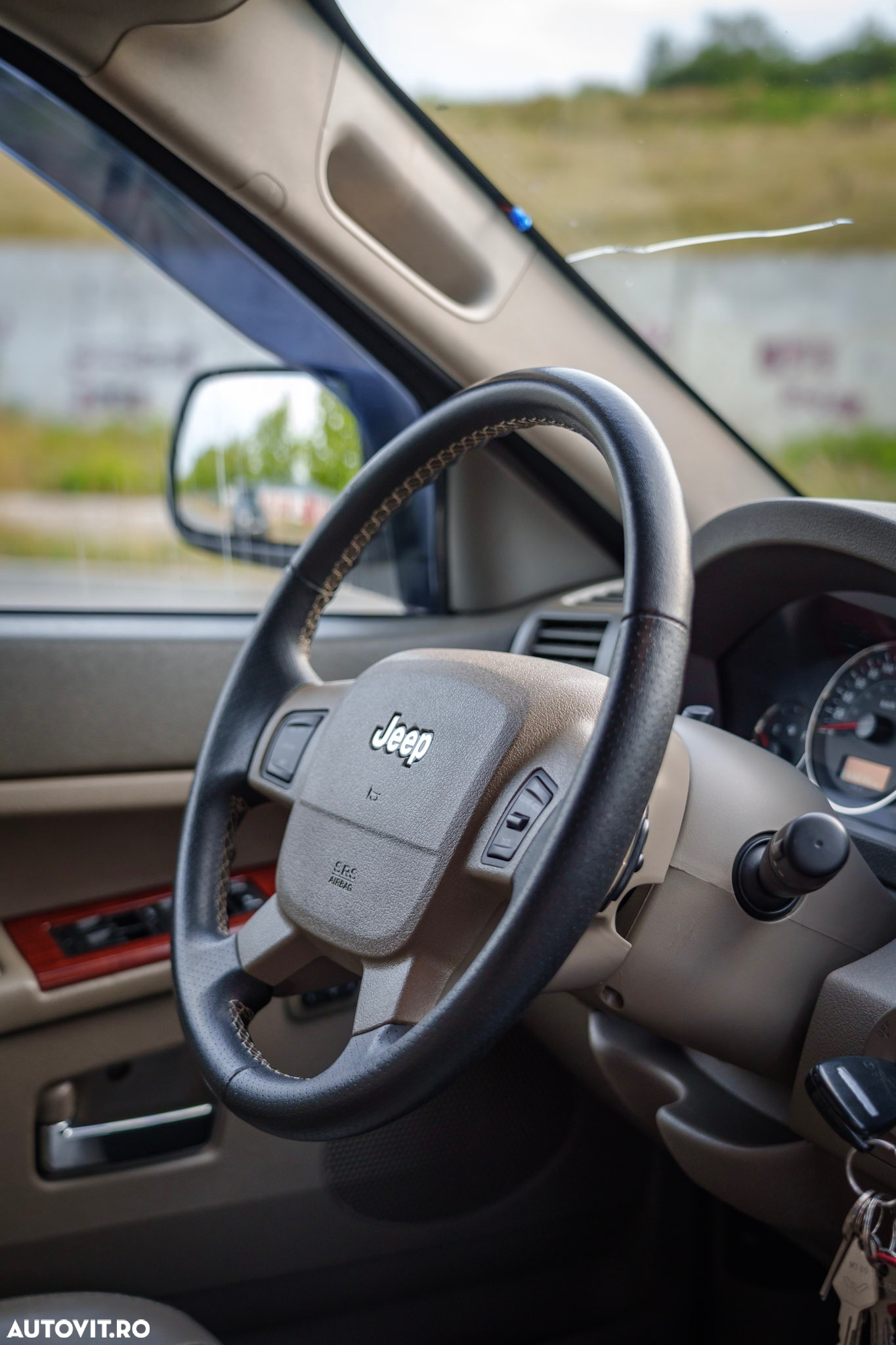 Jeep Grand Cherokee - 23