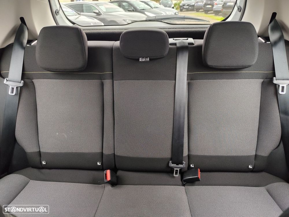 Citroën C3 1.2 PureTech Shine - 21