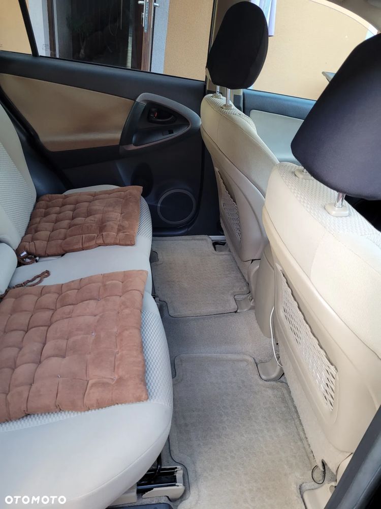Toyota RAV4 - 9
