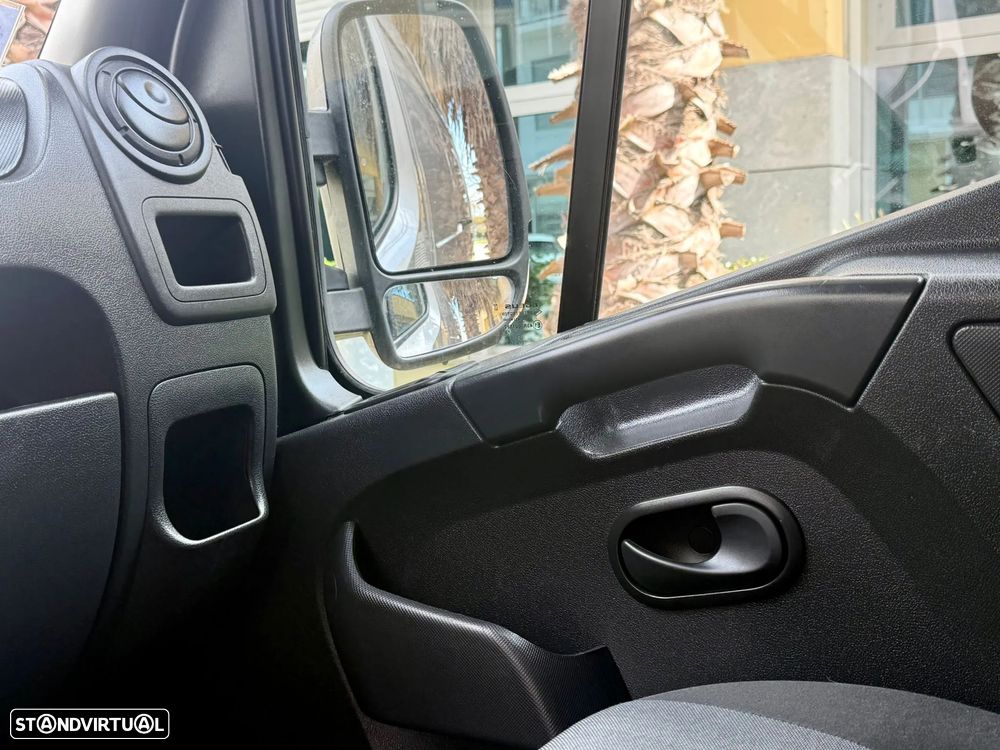 Renault Master 2.3DCI L2H2 135cv 3 Lugares - 18