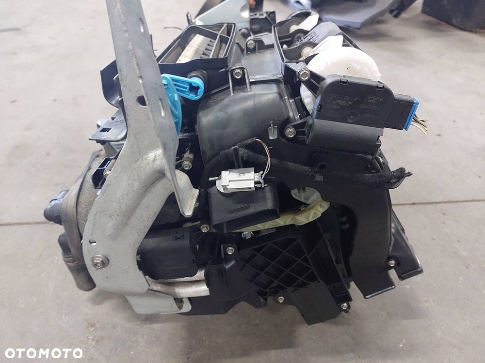 OBUDOWA NAGRZEWNICY KOMPLETNA DMUCHAWA TOURAN I EU - 2