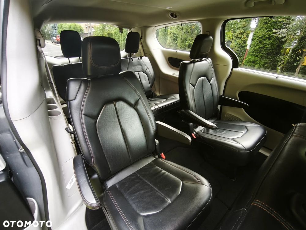 Chrysler Pacifica - 19