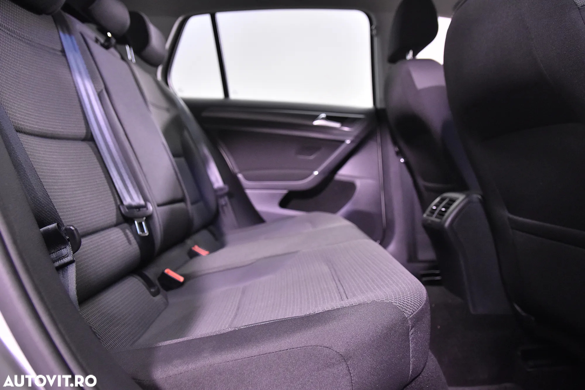 Volkswagen Golf - 12