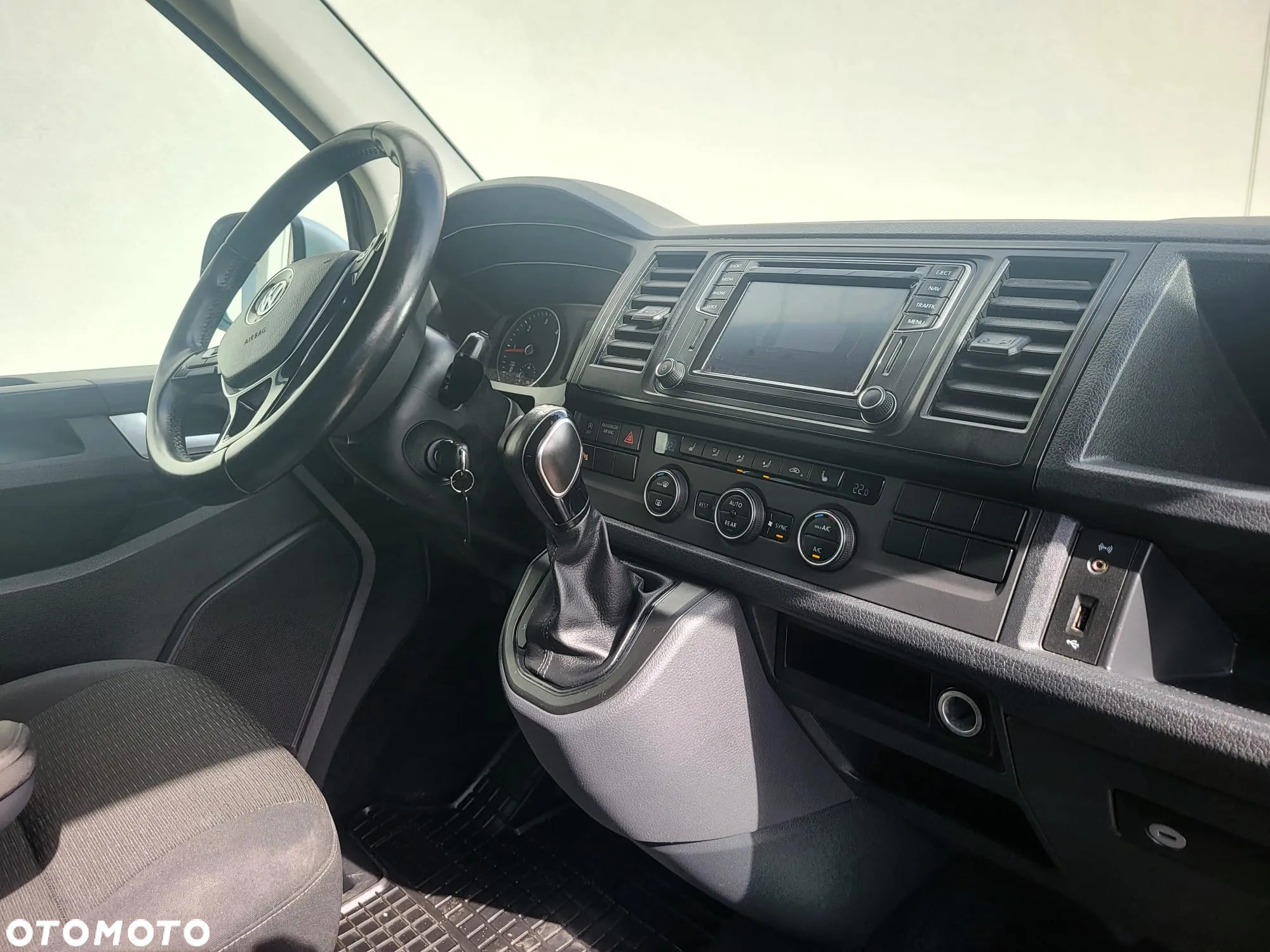 Volkswagen Caravelle 2.0 TDI L1 Comfortline DSG - 10