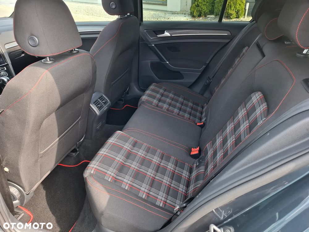 Volkswagen Golf GTI (BlueMotion Technology) DSG Performance - 17