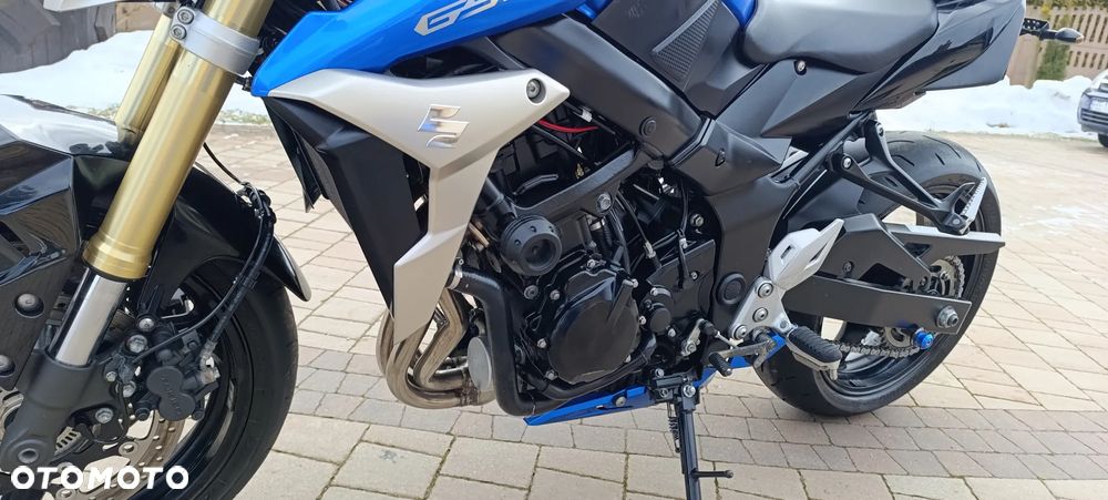 Suzuki GSR - 41