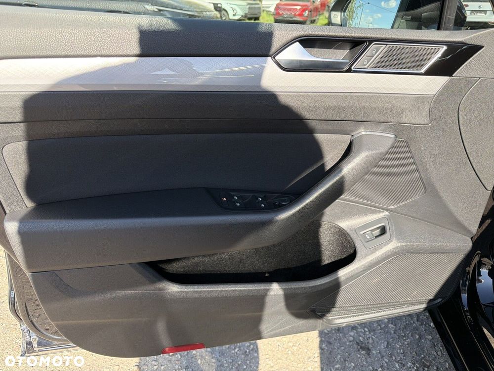Volkswagen Passat - 12