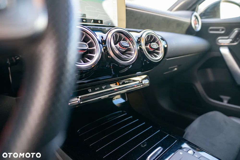 Mercedes-Benz Klasa A 180 d 8G-DCT Edition 2021 - 36