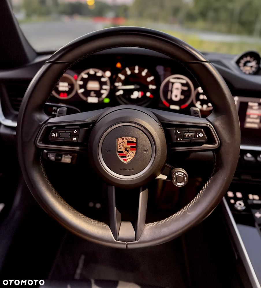 Porsche 911 Carrera 4S - 32