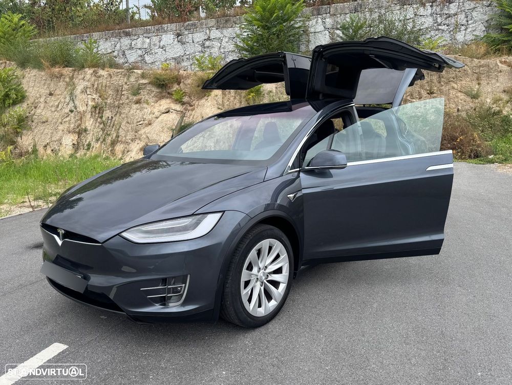 Tesla Model X - 9