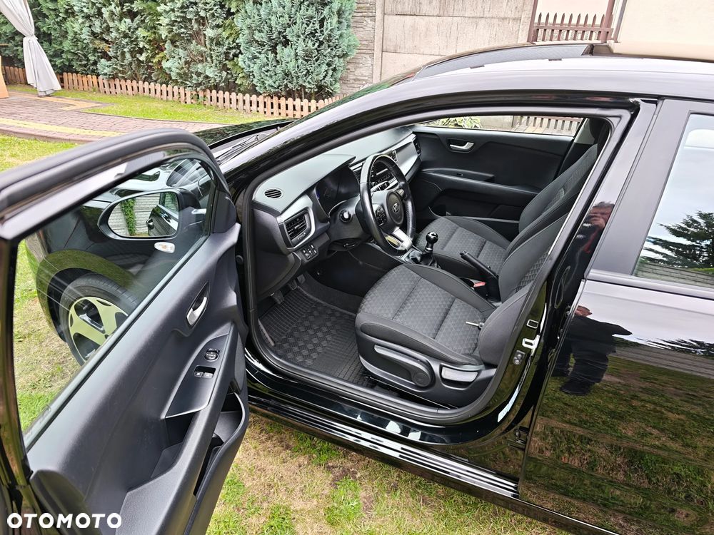 Kia Rio 1.2 L - 12