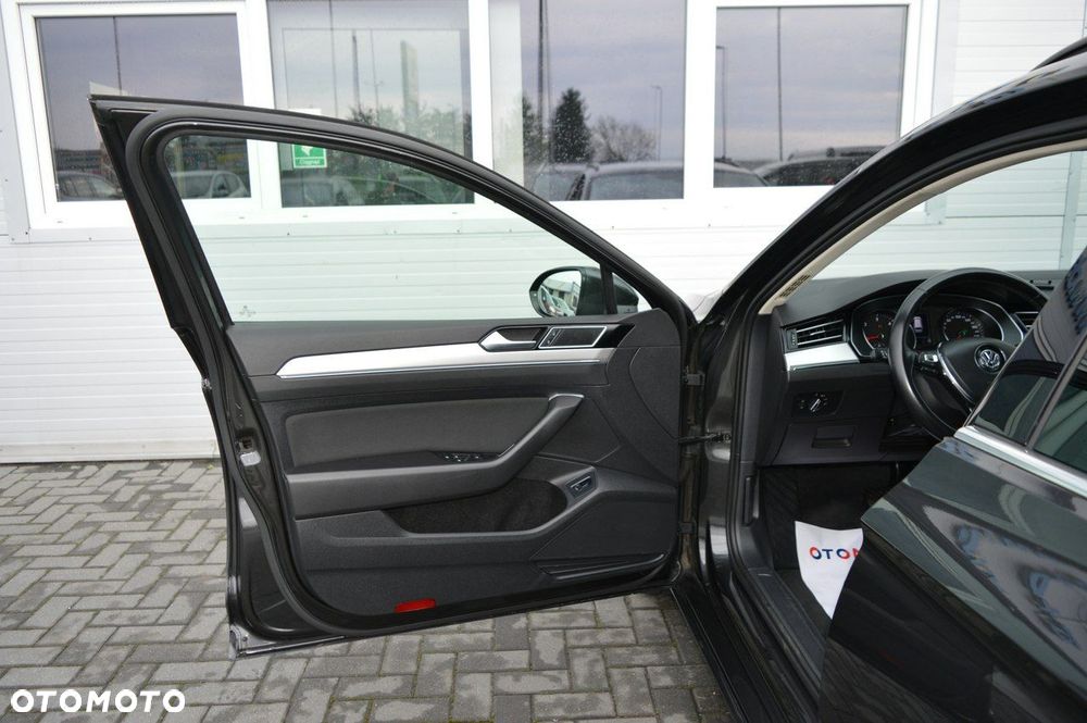Volkswagen Passat Variant 1.6 TDI (BlueMotion Technology) DSG Trendline - 35