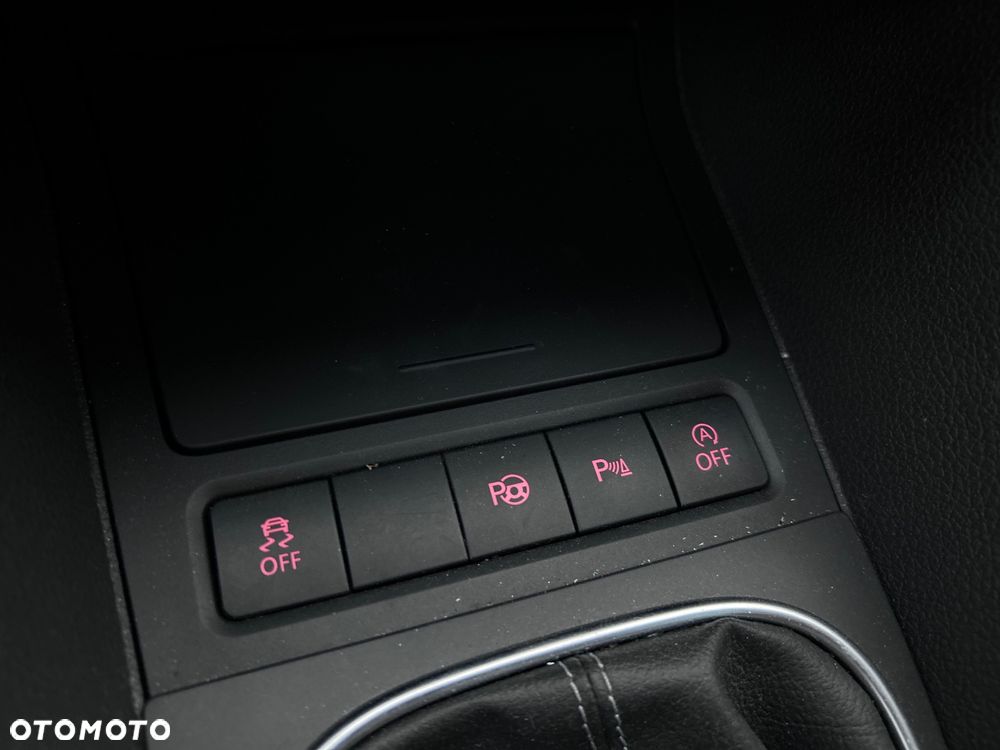 Volkswagen Golf 1.6 TDI DPF Highline - 15