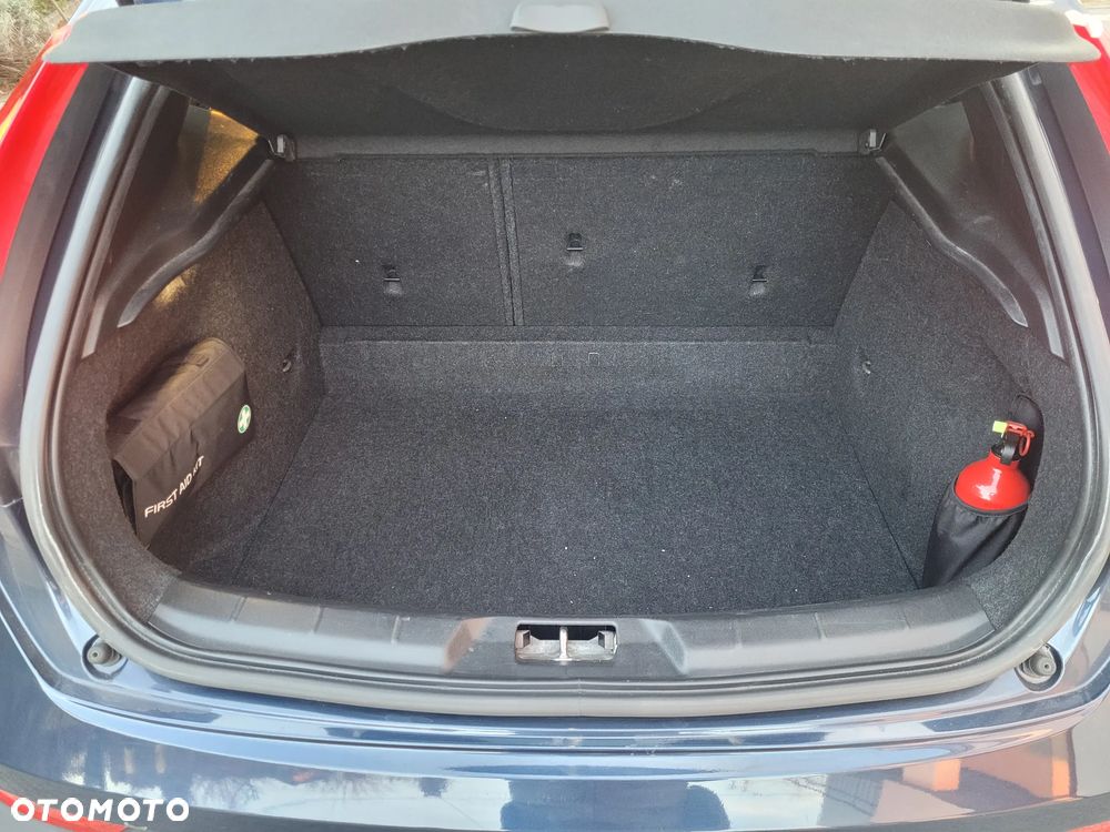 Volvo V40 Cross Country D2 Momentum - 16