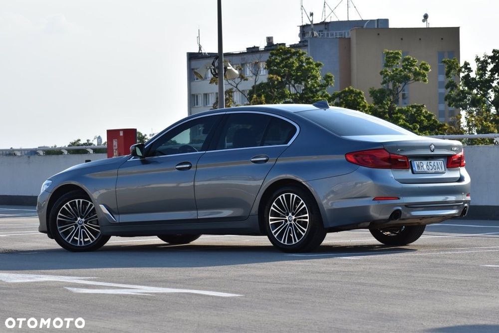 BMW Seria 5 530i xDrive Sport Line - 18
