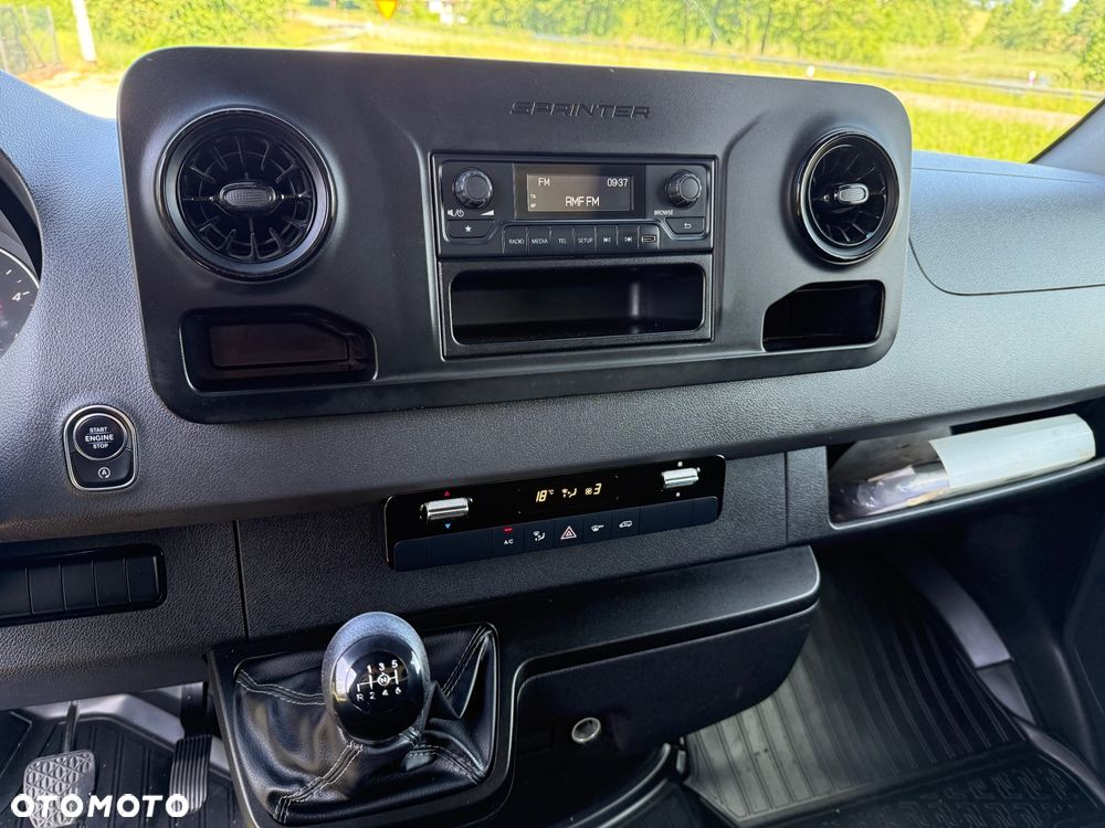 Mercedes-Benz Sprinter - 21