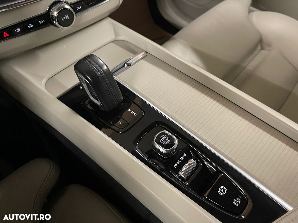 Volvo XC 60 T6 AWD Recharge Geartronic Inscription Expression - 28