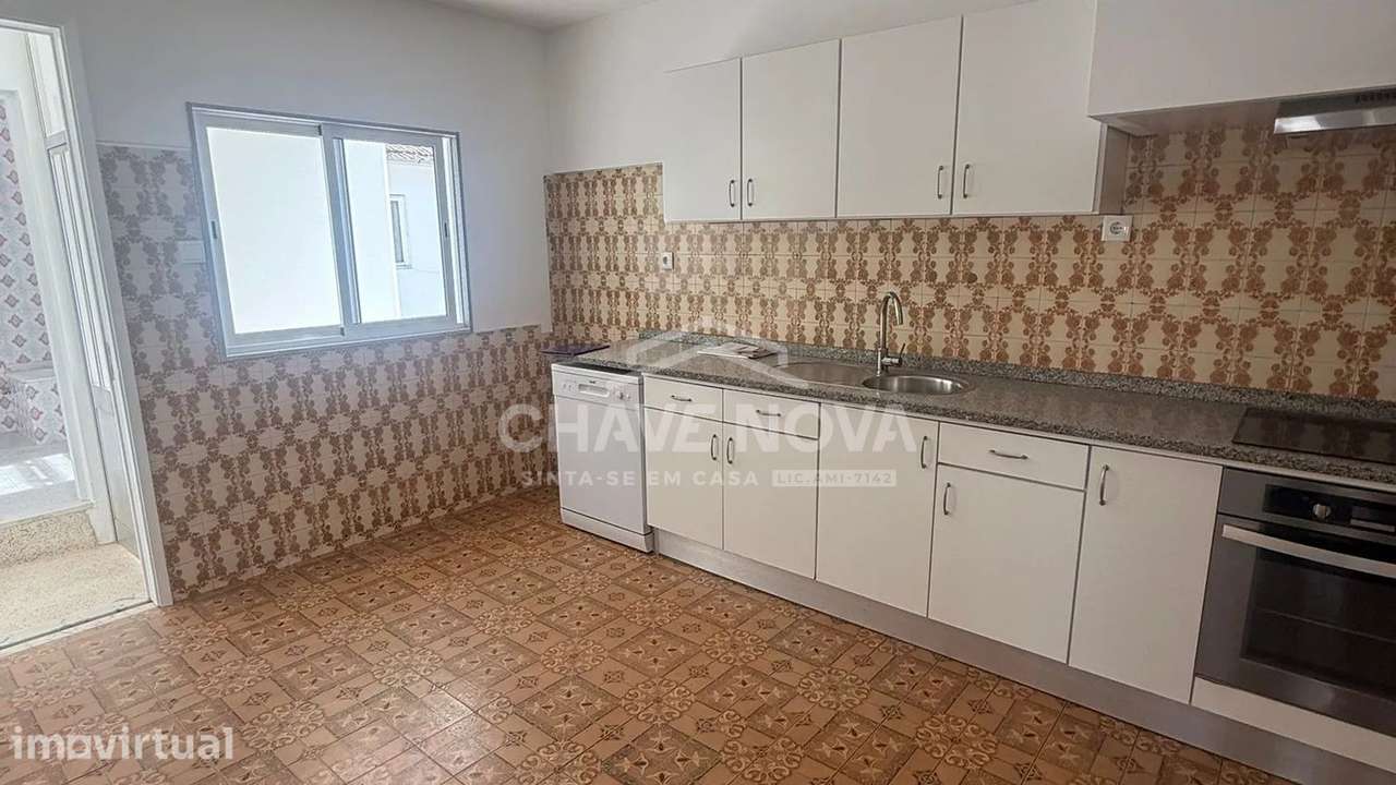T2 no 1.º Piso com Terreno Privativo - Santa Maria de Lamas - Grande imagem: 2/10