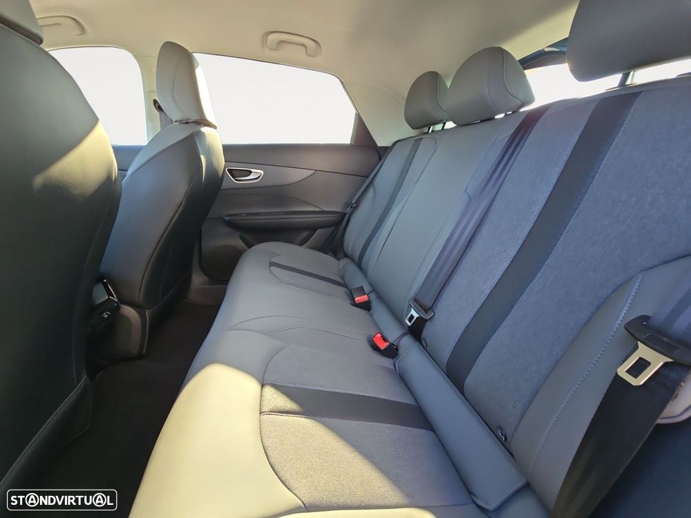 MG MG4 64 kWh Luxury - 14