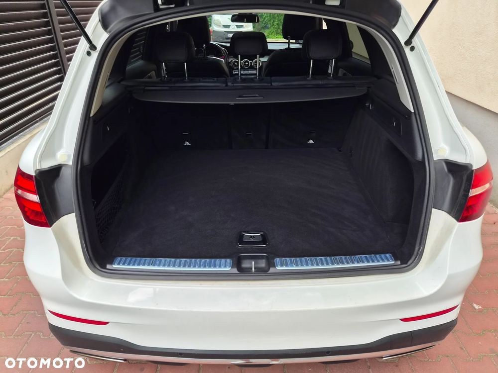 Mercedes-Benz GLC 250 4Matic 9G-TRONIC AMG Line - 23